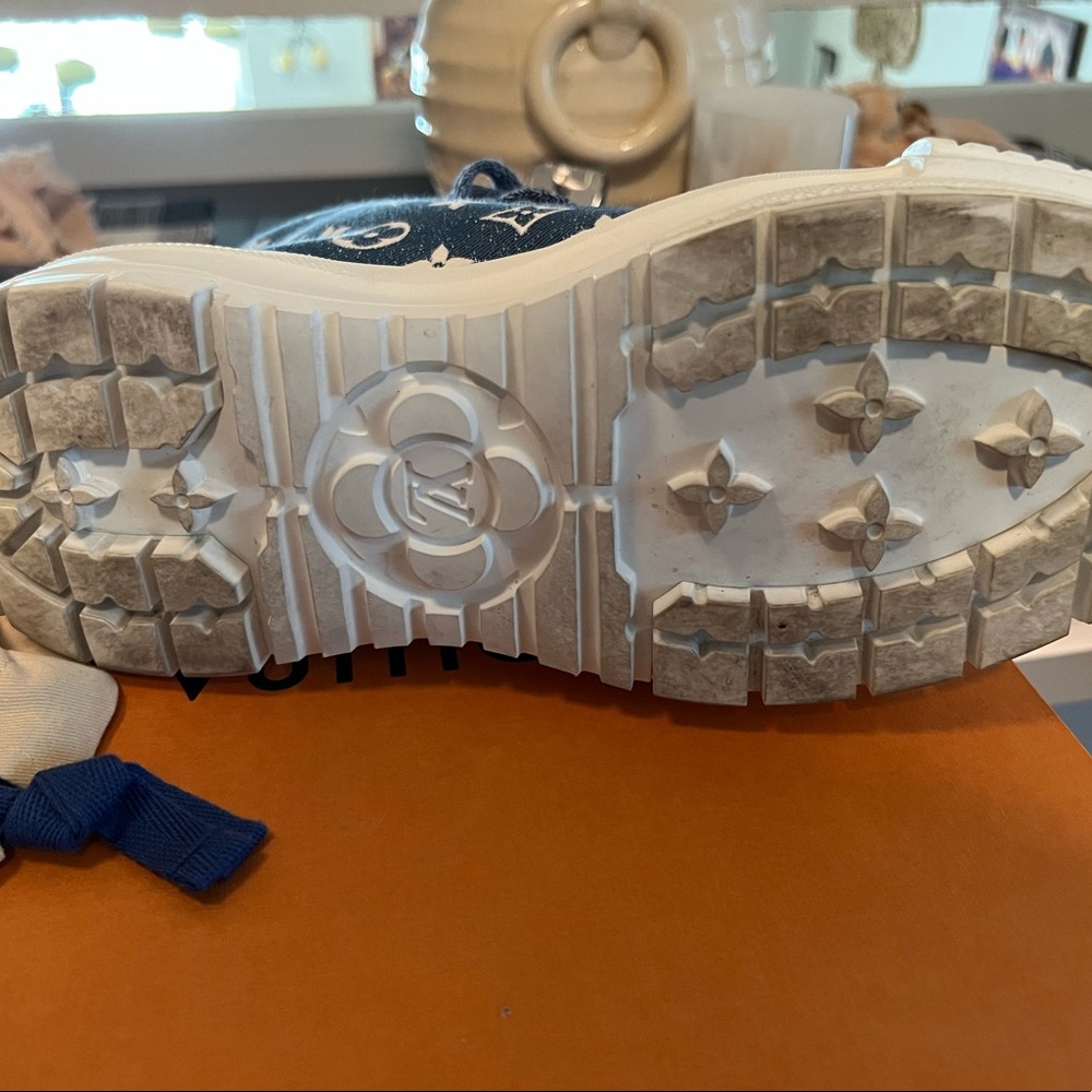 Louis Vuitton women’s shoe - Picture 3 of 4